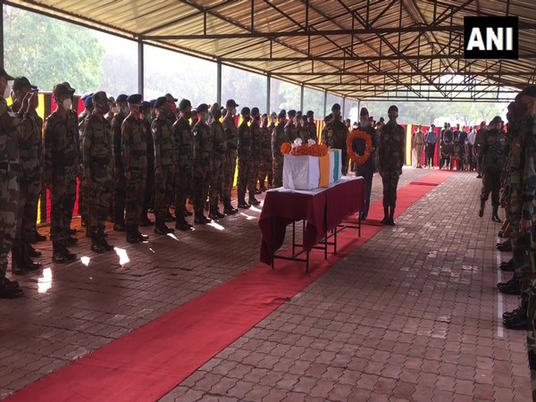 Military personnel pay tribute to Havaldar Satpal Rai (Photo/ANI) 
