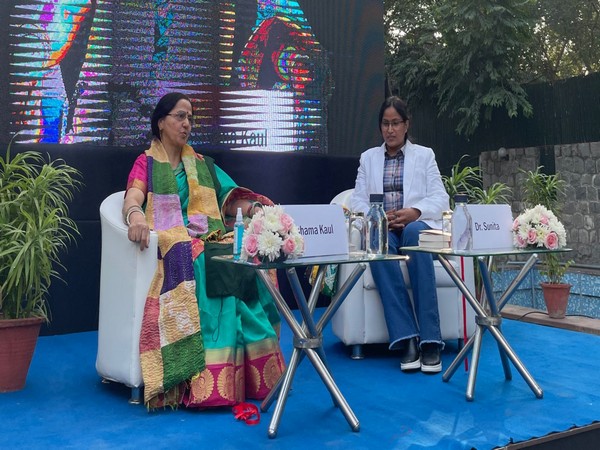 Author Kshama Kaul (left) at the book launch (Photo credit: Prabha Khaitan Foundation)