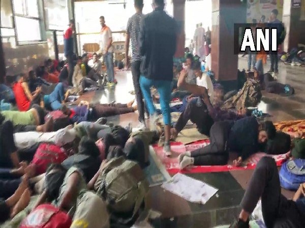 Crowd gathers in Nashik after fake message of Army's recruitment drive goes viral (Photo/ANI) 