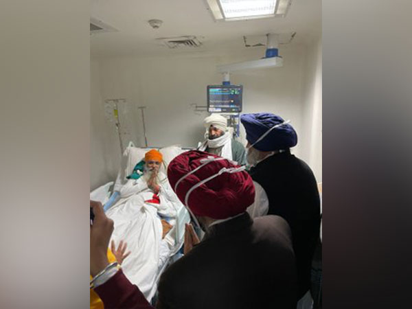 Sukhbir Singh Badal meeting the injured. (Photo/ANI)
