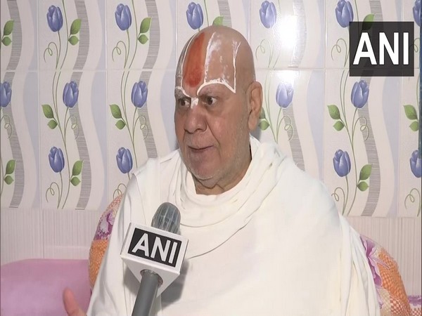 Chief priest of Kapil Muni Ashram in Gangasagar, Mahant Gyan Das (Photo/ANI)