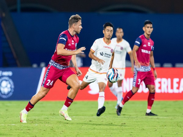 East Bengal and Jamshedpur FC in action (Photo/ Indian Super League Twitter)