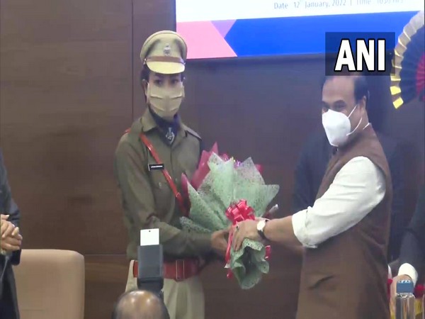 Lovlina Borgohain with Assam Chief Minister Himanta Biswa Sarma (Photo/ANI)