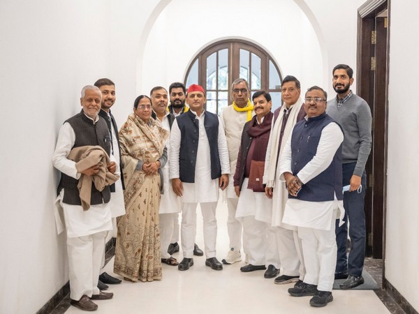Akhilesh holds meeting with allies to discuss 