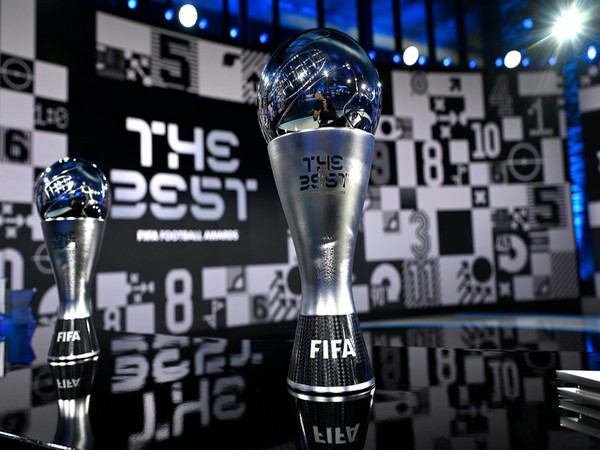 FIFA Best Player trophy (Photo: Twitter/FIFAcom)