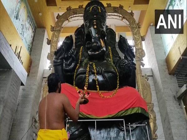 32-ft-tall Ganesha statue at Arulmigu Nanmai Tharum Vinayagar Kovil temple in Dindigul (Photo:ANI)