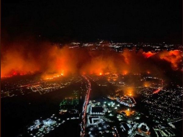 Massive fire is spreading through Los Angeles County’s San Fernando Valley (Source: Twitter account of Chris Cristi)