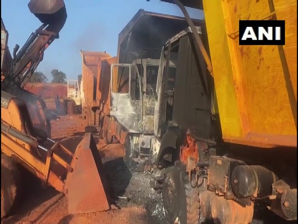 Naxals set 27 vehicles on fire in Gumla district 