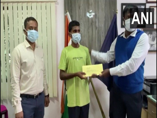 Naxal carrying Rs 3 Lakh reward surrenders in Chhattisgarh's Bijapur district (ANI/Photo)