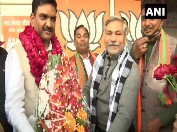 Former IPS officer Asim Arun joins BJP in Lucknow (Photo/ANI)