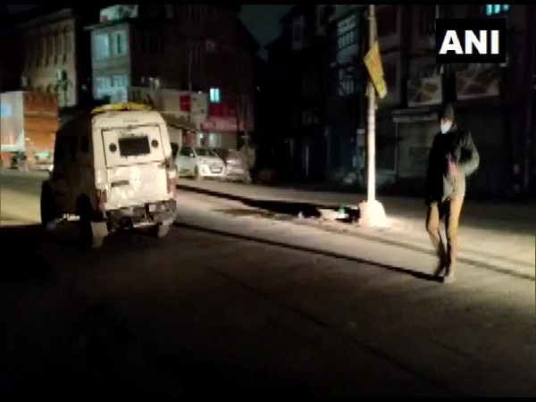 One police official, civilian injured in grenade attack in Srinagar (Photo:ANI)