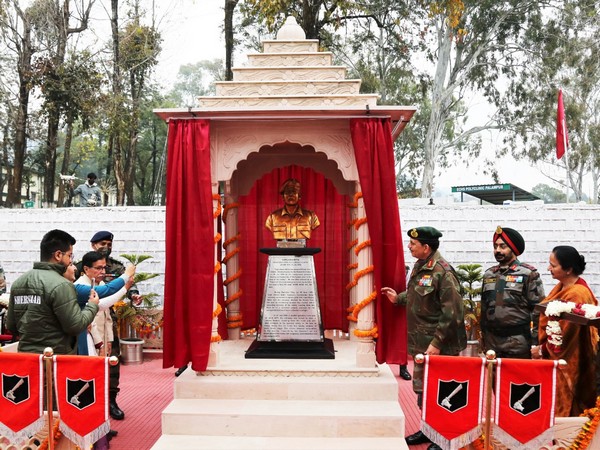  Kargil War Hero Capt Vikram Batra's bust unveiled at Palampur Military Station (Pic credit: PRO Nagpur Twitter)