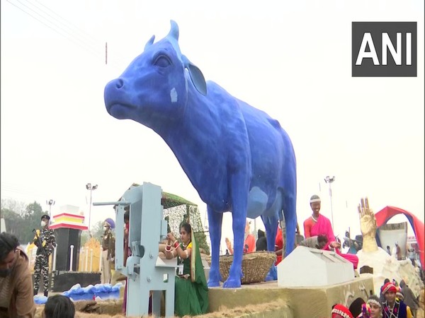 Chhattisgarh's tableau for Republic Day looks forward to present 'Godhan Nyay Yojna' before the entire country. (Photos/ANI)