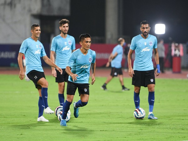 Sunil Chhetri with Bengaluru FC players (Photo/Bengaluru FC- Twiiter)