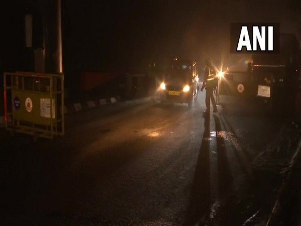 Visuals of night curfew near Pragati Maidan (Photo:ANI)