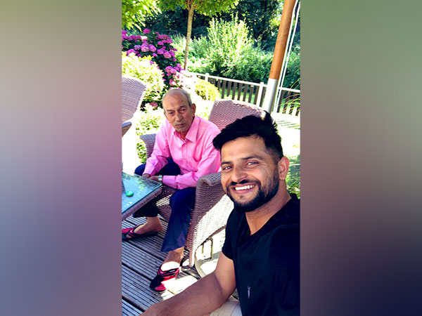 Suresh Raina with his father (Image: Suresh Raina's Twitter)