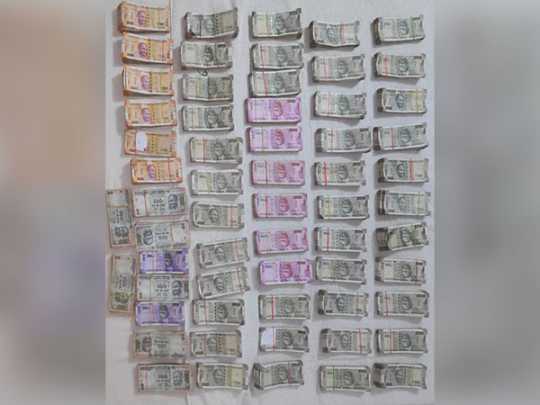 Extortion money seized from the possession of the accused (Photo/ANI)