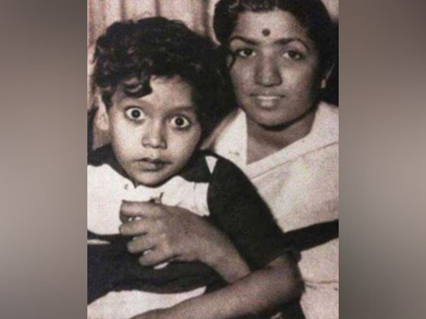 Bappi Lahiri with Lata Mangeshkar (Image source: Instagram)