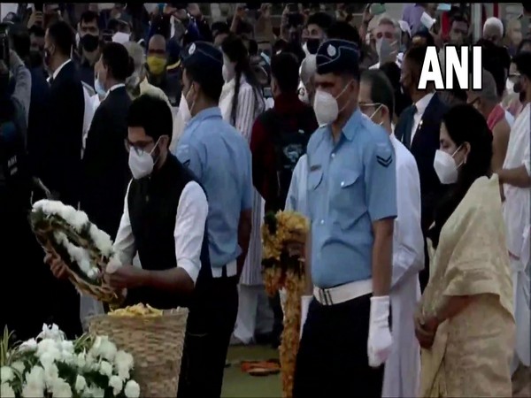 Thackeray's pay last respect to Lata Mangeshkar (Photo/ANI) 