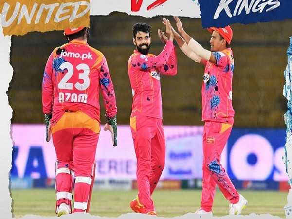 Shadab Khan celebrating with teammates (Image: Islamabad United)