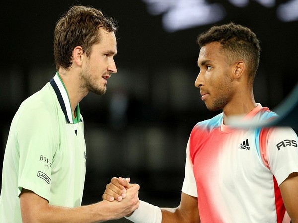 Felix Auger-Aliassime and Daniil Medvedev after the match (Photo: Twitter/Australian Open)