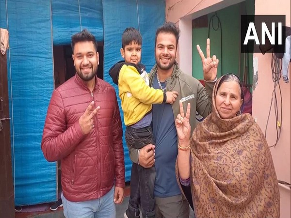 Sumit Antil with family 