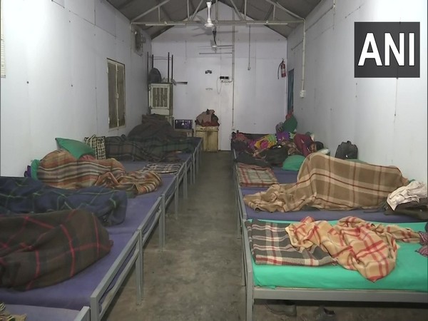 People move to night shelters as cold grips New Delhi (Photo/ANI)