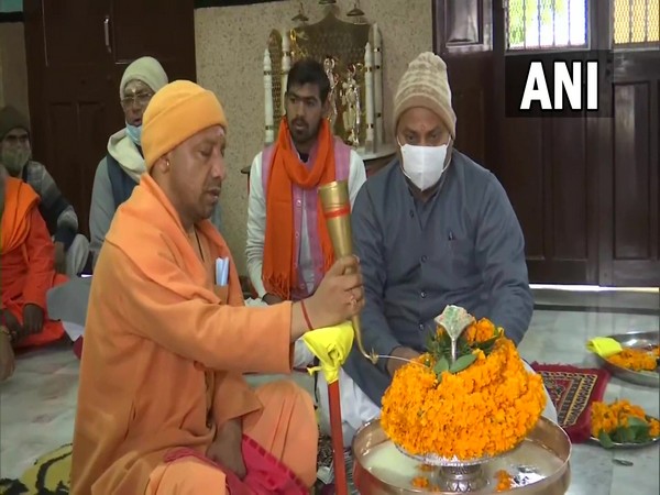 Uttar Pradesh Chief Minister Yogi Adityanath offers prayers at Gorakhnath temple. (Photo/ANI)