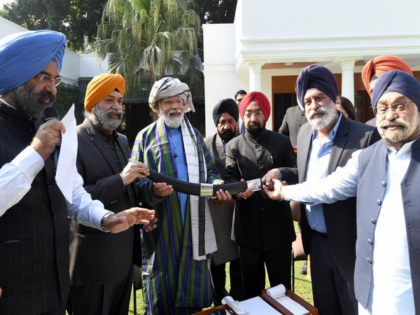 Prime Minister Narendra Modi met an Afghan Sikh-Hindu delegation on Saturday.