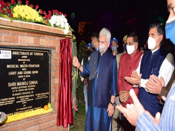 Jammu and Kashmir Lieutenant Governor Manoj Sinha inaugrating the musical water fountain. (Image Source: Twitter)