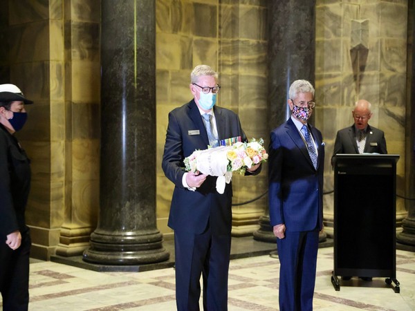 Jaishankar visits Shrine of Remembrance in Australia (Twitter/@DrSJaishankar)