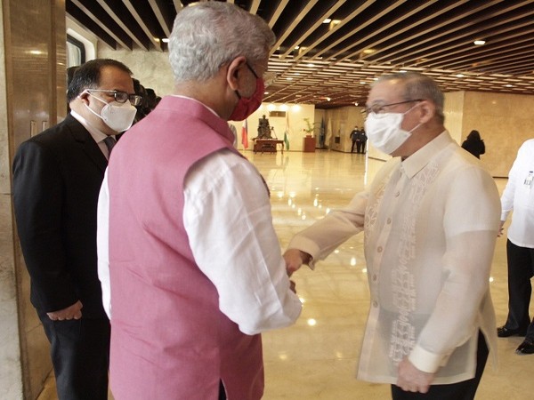 Jaishankar meets Philippine Secretary of Foreign Affairs (Photo Credit: Twitter/ DFA Philippines)