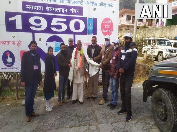 Narayan Singh Kapkotiin, 100-year-old voter with SDM Kapkot and SVEEP volunteers in uttarakhand (Photo/ANI)
