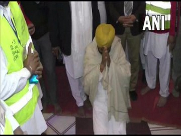 Punjab Chief Minister Charanjit Singh Channi offers prayers at Ravidas Temple in Varanasi (Photo/ANI)
