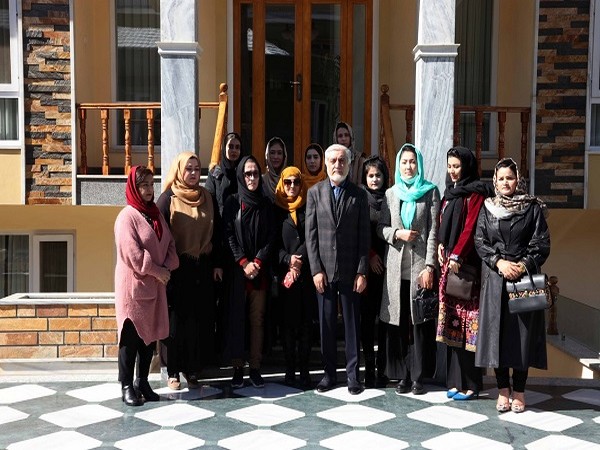 Abdullah Abdullah meets women activists in Kabul (Photo Credit: Twitter/Abdullah Abdullah)