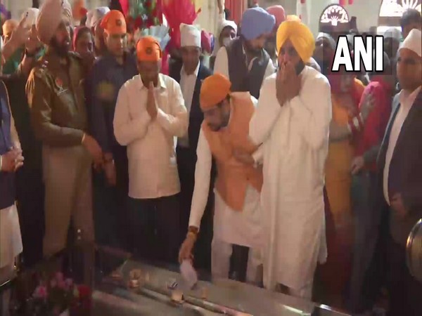 Delhi CM Arvind Kejriwal and AAP's CM face Bhagwant Mann at Sant Guru Ravidas Dham (Photo/ANI) 