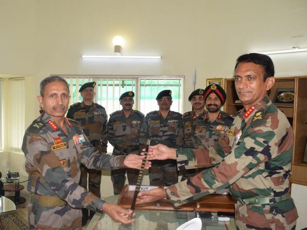 Lt. Gen. RC Tiwari, Lt. Gen. JP Mathew and other army officer. (Photo: Twitter)
