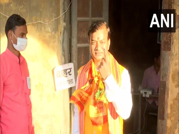 Anand Swarup Shukla casts his vote in the sixth phase of UP assembly polls (Photo/ANI)