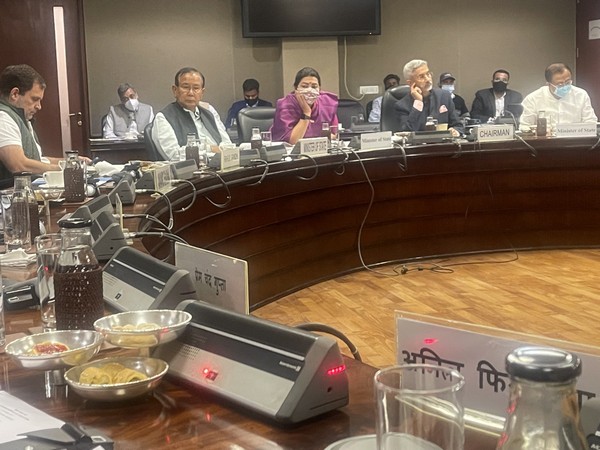 Meeting of Consultative Committee of Parliament on External Affairs in New Delhi (Photo credit: Twitter:@ShashiTharoor)