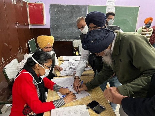 Glimpse of Shiromani Akali Dal leaders casting votes in Muktsar