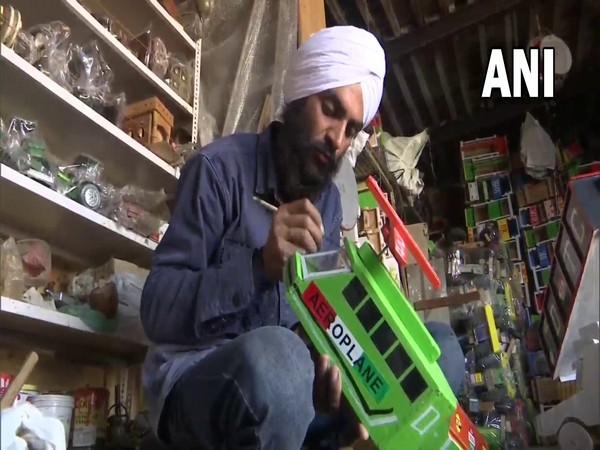Wooden toy merchant Gurpreet Singh (Photo/ANI)