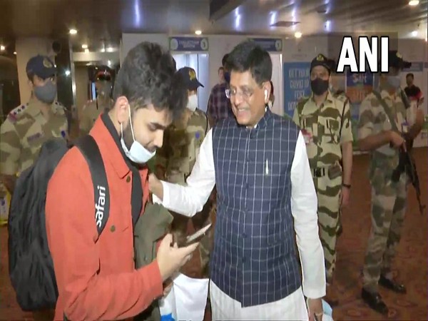 Union Minister Piyush Goyal welcomes Indian students evacuated from Ukraine at Mumbai Airport. (Photo/ANI)