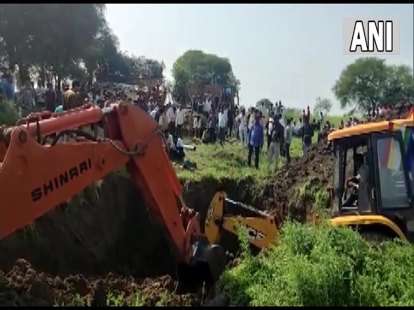 Rescue operation underway in Madhya Pradesh's Damohon Sunday. (Photo/ANI)