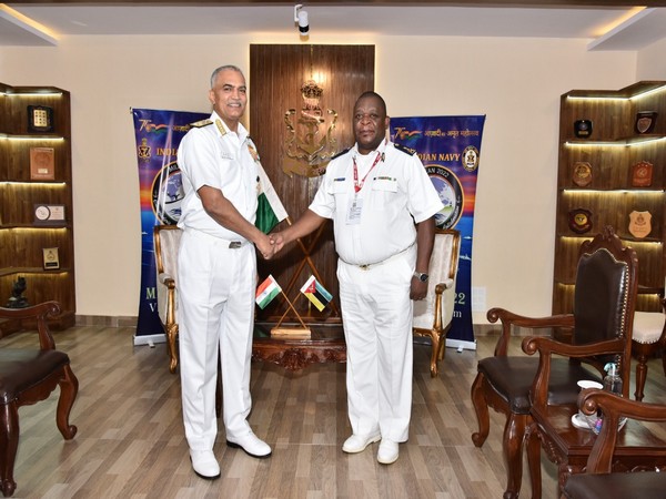 India's Chief of Naval Staff Admiral R Hari Kumar with Mozambique's Chief of Navy Rear Admiral Eugenio Dias da Silva Muatuca (Photo/@indiannavy)
