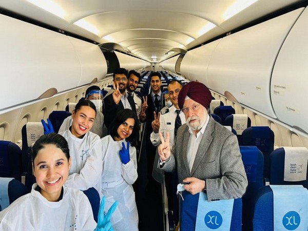 Hardeep Puri leaves for Budapest to aid evacuation of stranded Indians (Photo/Twitter: Hardeep Singh Puri)