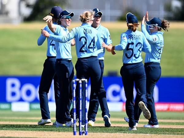 England women's team (Photo/ ICC Cricket World Cup/ Twitter))