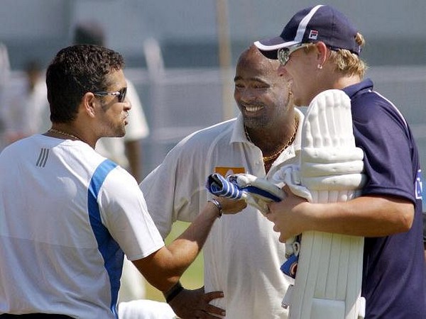 Shane Warne, Vinod Kambli, and Sachin Tendulkar (Photo: Twitter/Vinod Kambli)