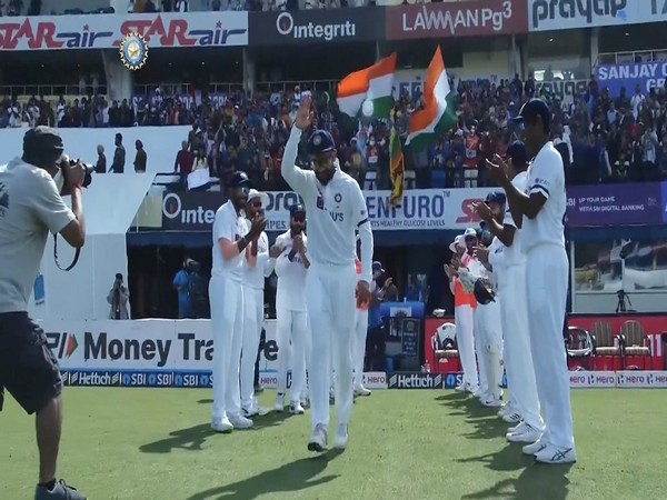 Team India give Kohli guard of honour (Photo/ BCCI)