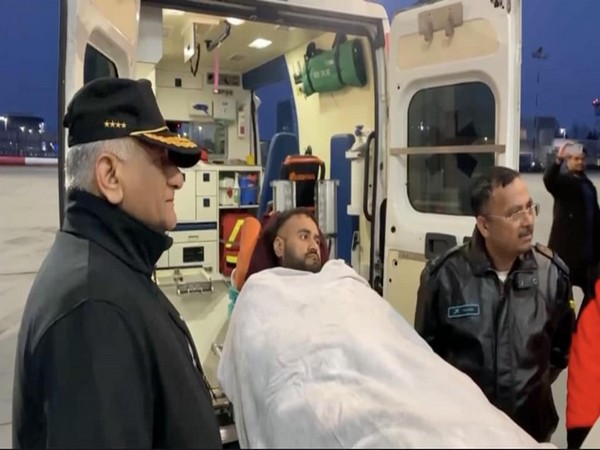 Injured student Harjot Singh boards flight to India (Photo/Twitter)