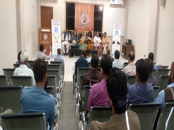 Press conference at Karachi Press Club. (Photo: twitter)